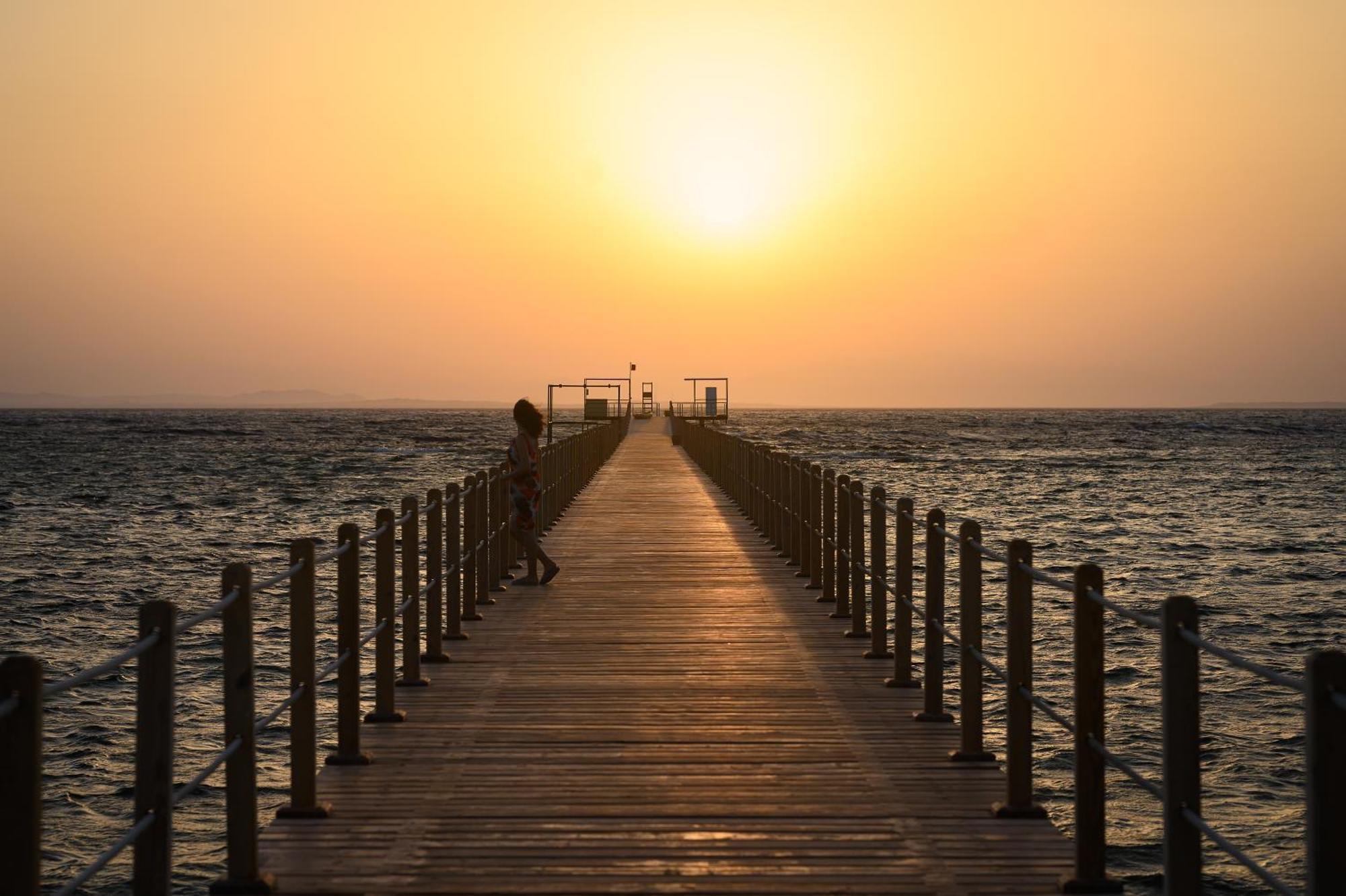 Iberotel Redsina Szarm el-Szejk Zewnętrze zdjęcie Sunset at the Red Sea